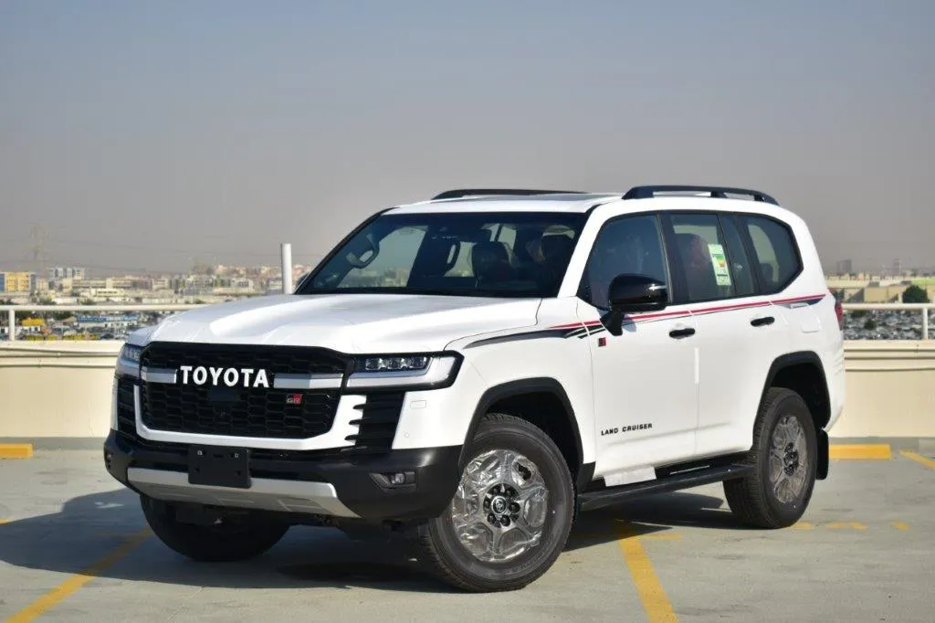 LandCruiser300 GR Sport | 2023 Toyota Land Cruiser 300 GR Sport V6 3.3L Diesel | Sahara Motors Dubai